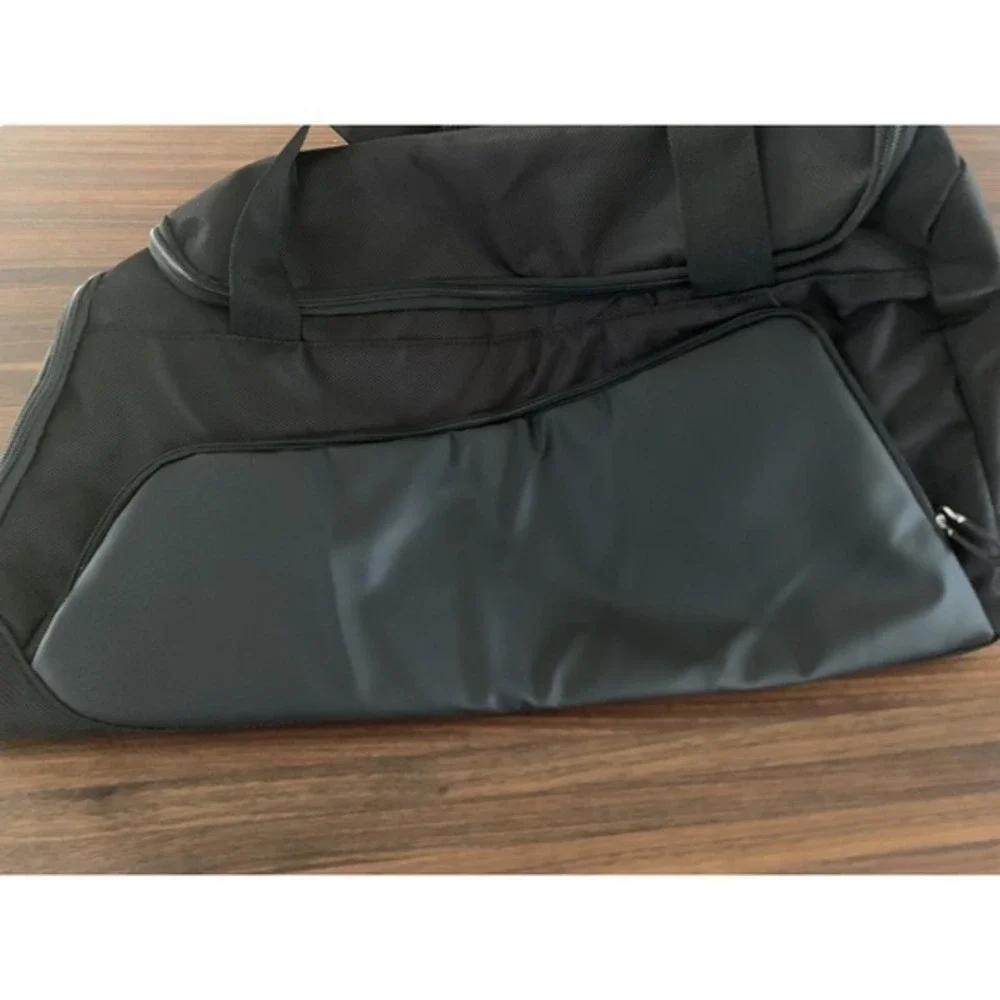 Generic‎ Black Duffle Bag with Shoulder Strap NWOT